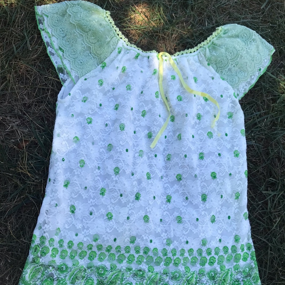 Very cute white and green blouse.